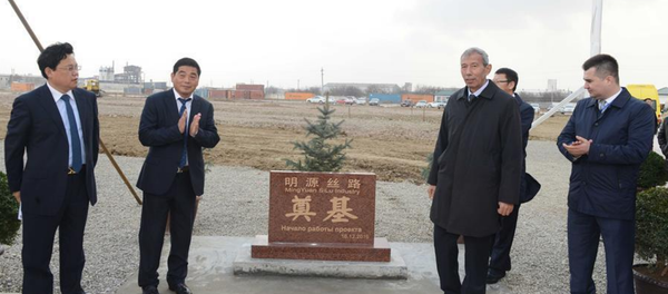 В Джизаке началось строительство крупнейшего в ЦА стекольного завода - Sputnik Узбекистан