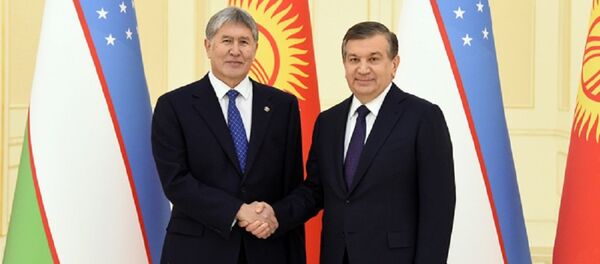 Шавкат Мирзиёев ва Алмазбек Атамбаев Шавкат Мирзиёев ва Алмазбек Атамбаев - Sputnik Ўзбекистон