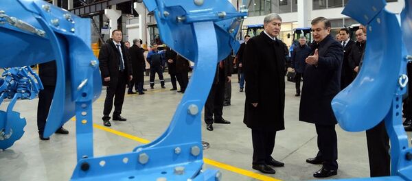 Визит президента Кыргызстана Алмазбека Атамбаева в Узбекистана Визит президента Кыргызстана Алмазбека Атамбаева в Узбекистана - Sputnik Узбекистан