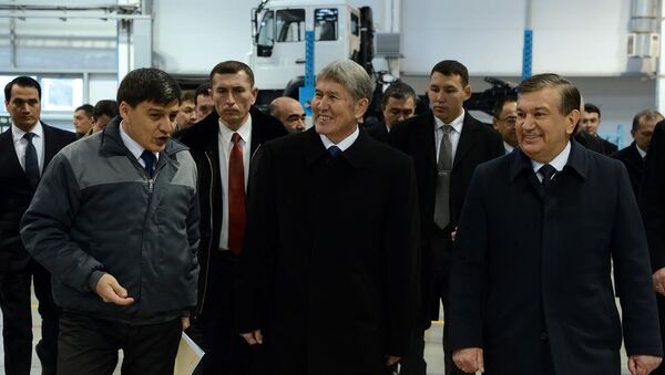 Алмазбек Атамбаев на заводе MAN в Самарканде - Sputnik Узбекистан