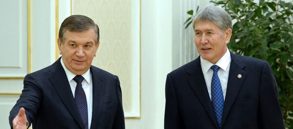 Встреча Шавката Мирзиёева и Алмазбека Атамбаева Встреча Шавката Мирзиёева и Алмазбека Атамбаева - Sputnik Узбекистан