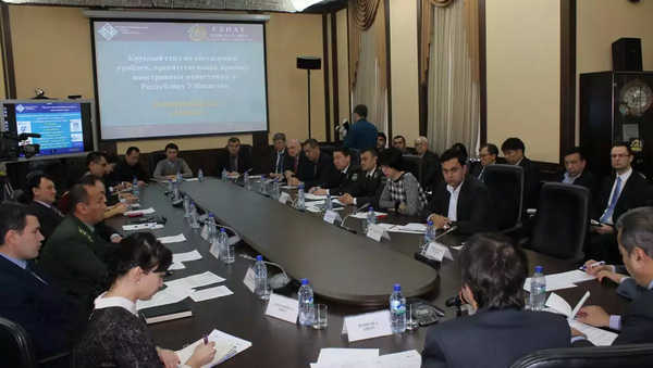 В Узбекистане прошло совместное заседание Сената республики и представителей Торгово-промышленной палаты - Sputnik Узбекистан