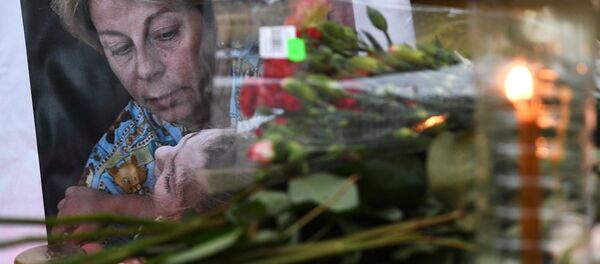 Цветы в память о погибших при крушении самолета Ту-154 Минобороны РФ - Sputnik Узбекистан