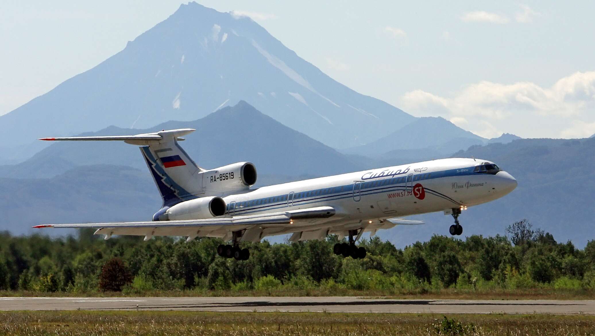 Самолёт ту-154м авиакомпании «Сибирь»