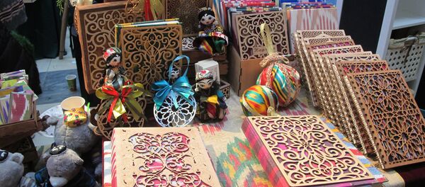 Модная новогодняя ярмарка в Ташкенте - Sputnik Узбекистан