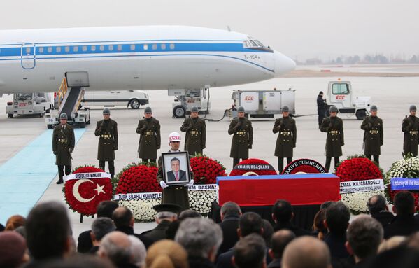 Прощание с российским послом А. Карловым в аэропорту Анкары - Sputnik Узбекистан