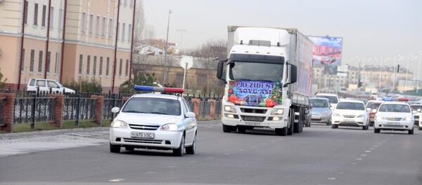 Президентские подарки к Новому году отправились в регионы Узбекистана Президентские подарки к Новому году отправились в регионы Узбекистана - Sputnik Ўзбекистон