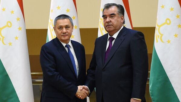 Встреча Эмомали Рахмона с премьер-министром Узбекистана Рустамом Азимовым - Sputnik Узбекистан