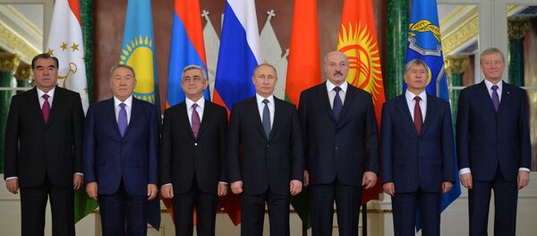 В.Путин принял участие в заседании Совета коллективной безопасности ОДКБ и заседании Высшего Евразийского экономического совета - Sputnik Узбекистан