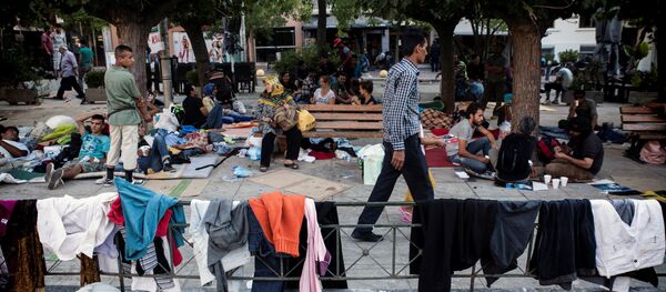 Беженцы с Ближнего Востока, в ожидании автобусов Беженцы с Ближнего Востока, в ожидании автобусов - Sputnik Узбекистан