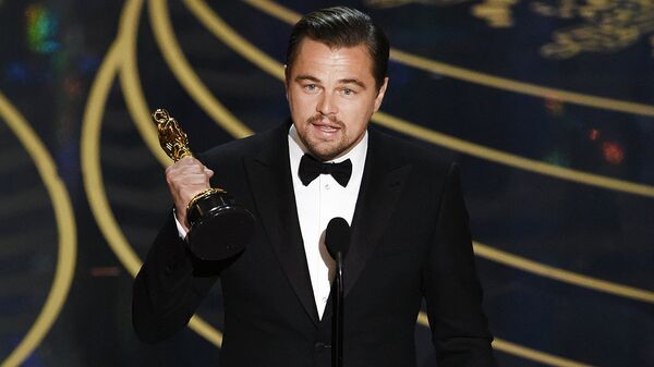 Актер Леонадрдо Ди Каприо во время вручения премии Оскар за роль в фильме Выживший - Sputnik Узбекистан