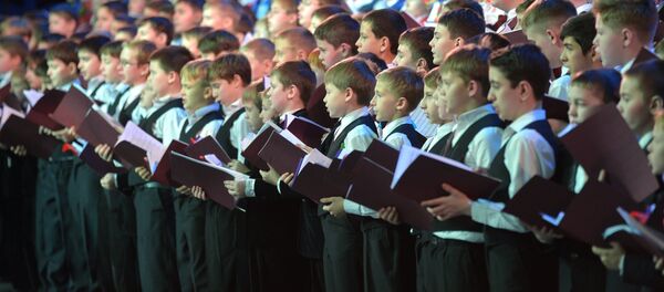 Россия Болалар хорининг Кремл саройида чиқишидан Россия Болалар хорининг Кремл саройида чиқишидан - Sputnik Ўзбекистон