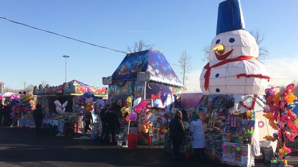 Новогодняя ярмарка на площади в Ташкенте - Sputnik Узбекистан