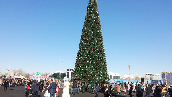 Новогодняя елка на площади в Ташкенте - Sputnik Узбекистан