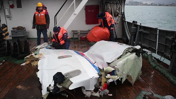 Найденные фрагменты самолета Ту-154, потерпевшего крушение над Черным морем у берегов Сочи - Sputnik Узбекистан