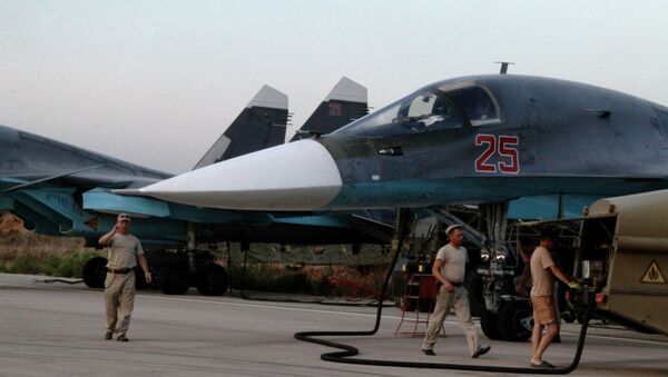 Российские самолеты Су-34 в аэропорту Хмеймим в Сирии - Sputnik Узбекистан