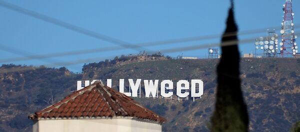 Святая марихуана: надпись Голливуд в Лос-Анджелесе изменили Святая марихуана: надпись Голливуд в Лос-Анджелесе изменили - Sputnik Узбекистан
