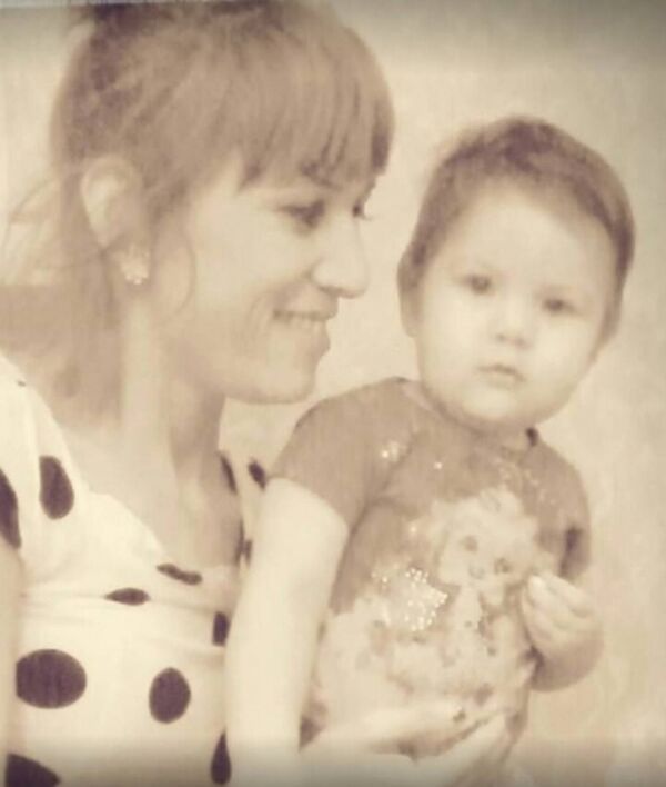 Нилуфар Мамасаидова с дочерью - Sputnik Узбекистан