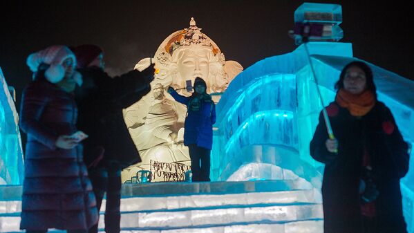Фестиваль снега и льда в Харбине, Китай - Sputnik Узбекистан