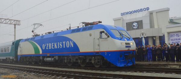 Қарши-Дехқонабод темир йўли электрлаштирилди Қарши-Дехқонабод темир йўли электрлаштирилди - Sputnik Ўзбекистон