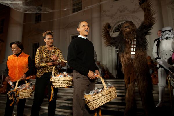 Мишель и Барак Обама на Хеллоуин - Sputnik Узбекистан