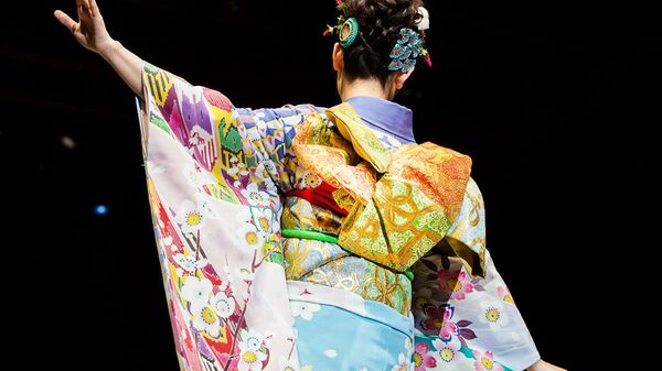 Кимоно с национальной символикой Узбекистана - Sputnik Узбекистан