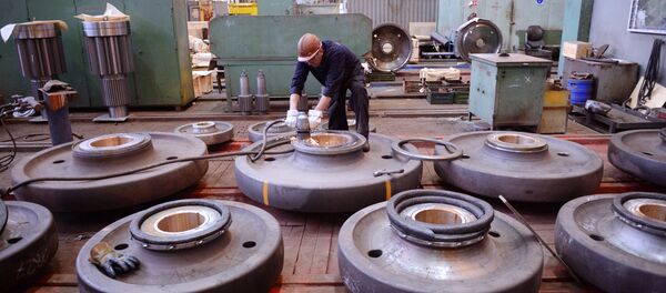 Изготовление карьерно-гусеничных экскаваторов на ПАО Уралмашзавод в Екатеринбурге - Sputnik Узбекистан