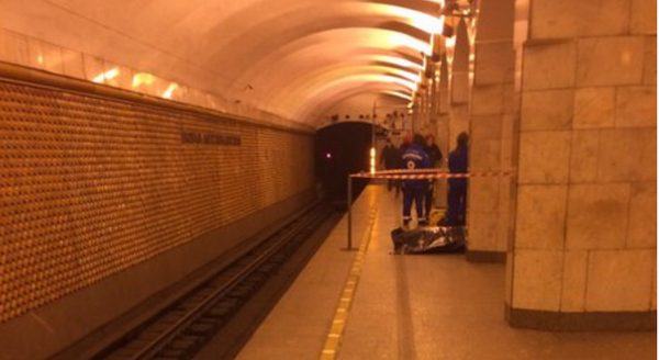 Узбекистанец упал на рельсы в метро Петербурга и погиб - Sputnik Ўзбекистон