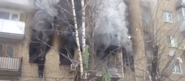 СПУТНИК_Густой черный дым валил из окон квартир в Саратове после взрыва бытового газа СПУТНИК_Густой черный дым валил из окон квартир в Саратове после взрыва бытового газа - Sputnik Узбекистан