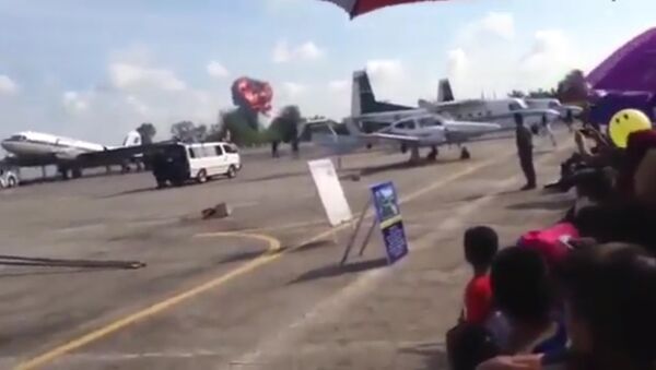 СПУТНИК_Истребитель разбился во время авиашоу в Тайланде - Sputnik Узбекистан