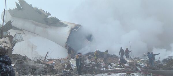 Бишкекдаги ҳалокат: воқеа жойидан дастлабки кадрлар Бишкекдаги ҳалокат: воқеа жойидан дастлабки кадрлар - Sputnik Ўзбекистон