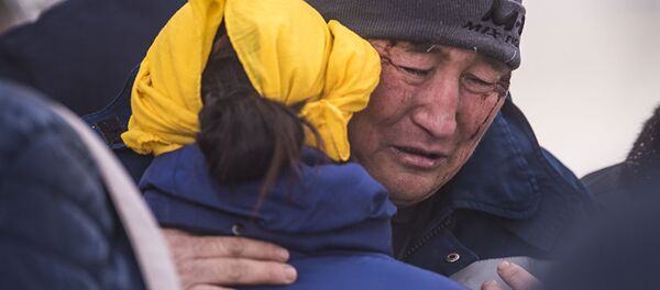 Родные и близкие погибших при крушении самолета под Бишкеком - Sputnik Узбекистан