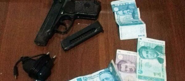 Вещи, изъятые у таджикского наркокурьера узбекскими силовиками Вещи, изъятые у таджикского наркокурьера узбекскими силовиками - Sputnik Узбекистан