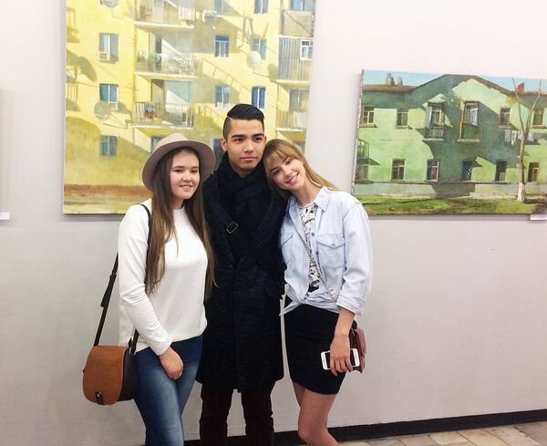 Посетители на выставке Рональда Кляйера - Sputnik Узбекистан