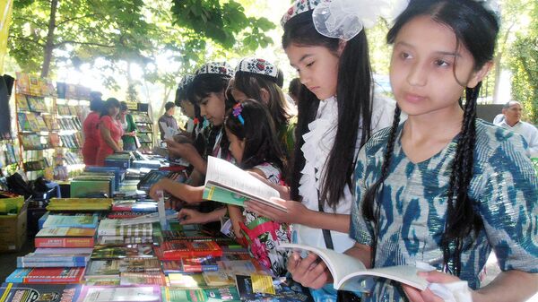 Книжная ярмарка  - Sputnik Узбекистан