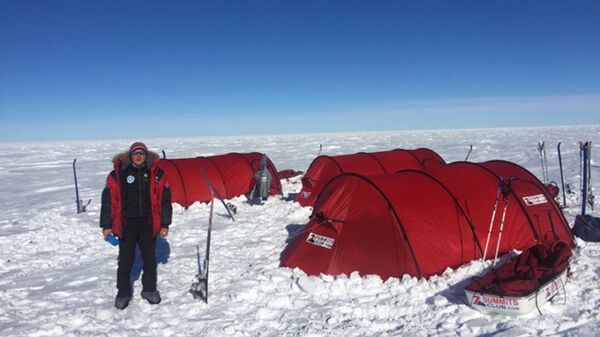 Палатки участников КазГео в Антарктиде - Sputnik Узбекистан