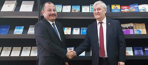 Жаҳон тиллари университетидаги учрашув Жаҳон тиллари университетидаги учрашув - Sputnik Ўзбекистон