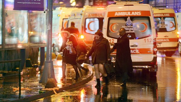 Машины скорой помощи около места теракта в Стамбуле - Sputnik Узбекистан