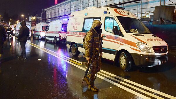 Машины скорой помощи возле места теракта в Стамбуле - Sputnik Ўзбекистон