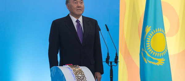 Нурсултан Назарбаев дал старт эстафете огня зимней Универсиады-2017 Нурсултан Назарбаев дал старт эстафете огня зимней Универсиады-2017 - Sputnik Ўзбекистон