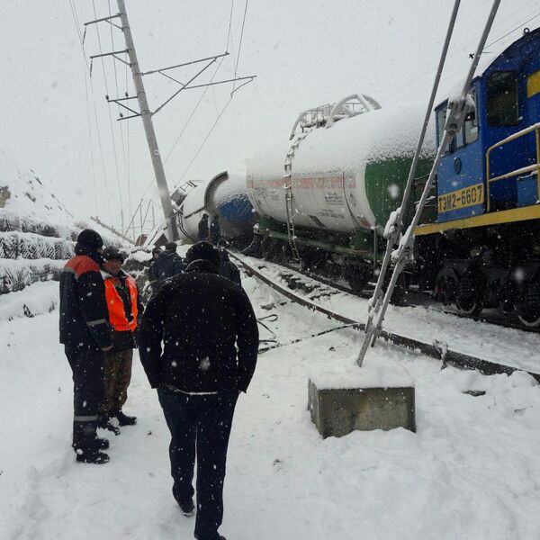 Gruzovoy poyezd na perevale Kamchik - Sputnik O‘zbekiston