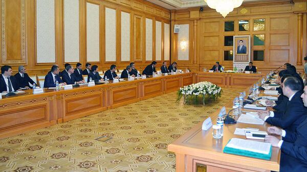 Заседание совместной туркмено-узбекской комиссии по торгово-экономическому, научно-техническому и культурному сотрудничеству Заседание совместной туркмено-узбекской комиссии по торгово-экономическому, научно-техническому и культурному сотрудничеству - Sputnik Узбекистан