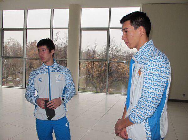 Призеры Паралимпиады в Рио Александр Свечников и Дониер Солиев на фестивале Мир глазами студента - Sputnik Узбекистан