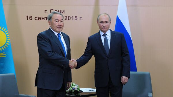 Владимир Путин (справа) и президент Казахстана Нурсултан Назарбаев - Sputnik Узбекистан