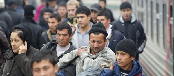 Ўрта Осиёдан Москвага келаётган мигрантлар Ўрта Осиёдан Москвага келаётган мигрантлар - Sputnik Ўзбекистон