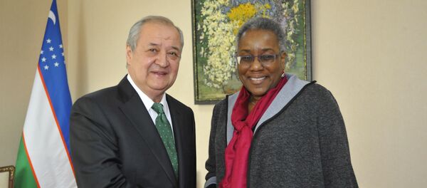 Абдулазиз Камилов ва Памела Спратлен Абдулазиз Камилов ва Памела Спратлен - Sputnik Ўзбекистон