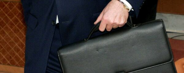 Чиновник с портфелем Чиновник с портфелем - Sputnik Ўзбекистон