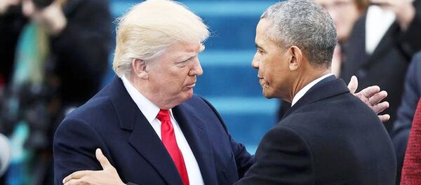 Избранный президент США Дональд Трамп приветствует президента Барака Обаму на инаугурации - Sputnik Ўзбекистон