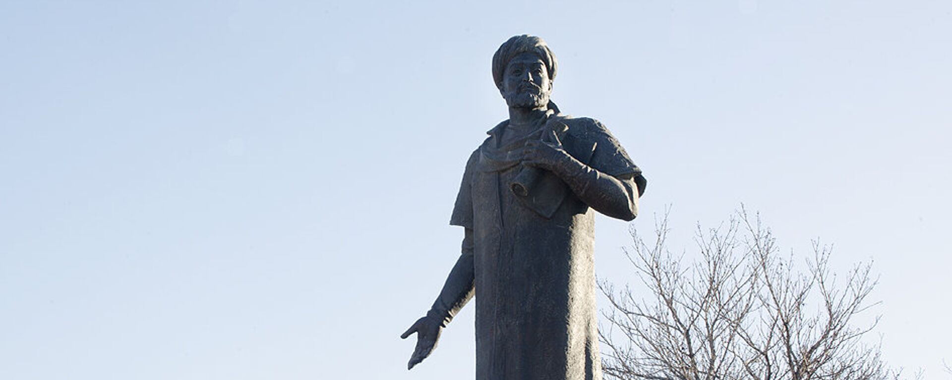 Памятник Алишеру Навои в Москве - Sputnik Узбекистан, 1920, 05.02.2021