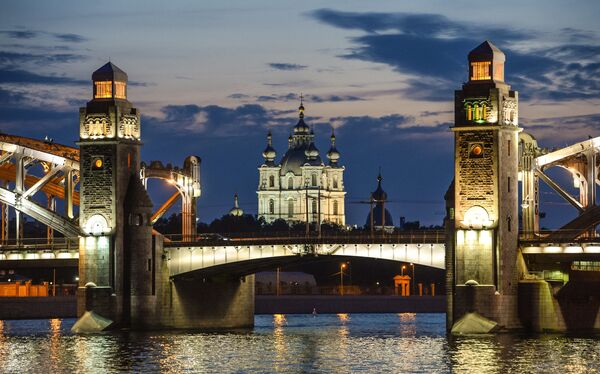 Разводка моста Петра Великого в Санкт-Петербурге - Sputnik Узбекистан